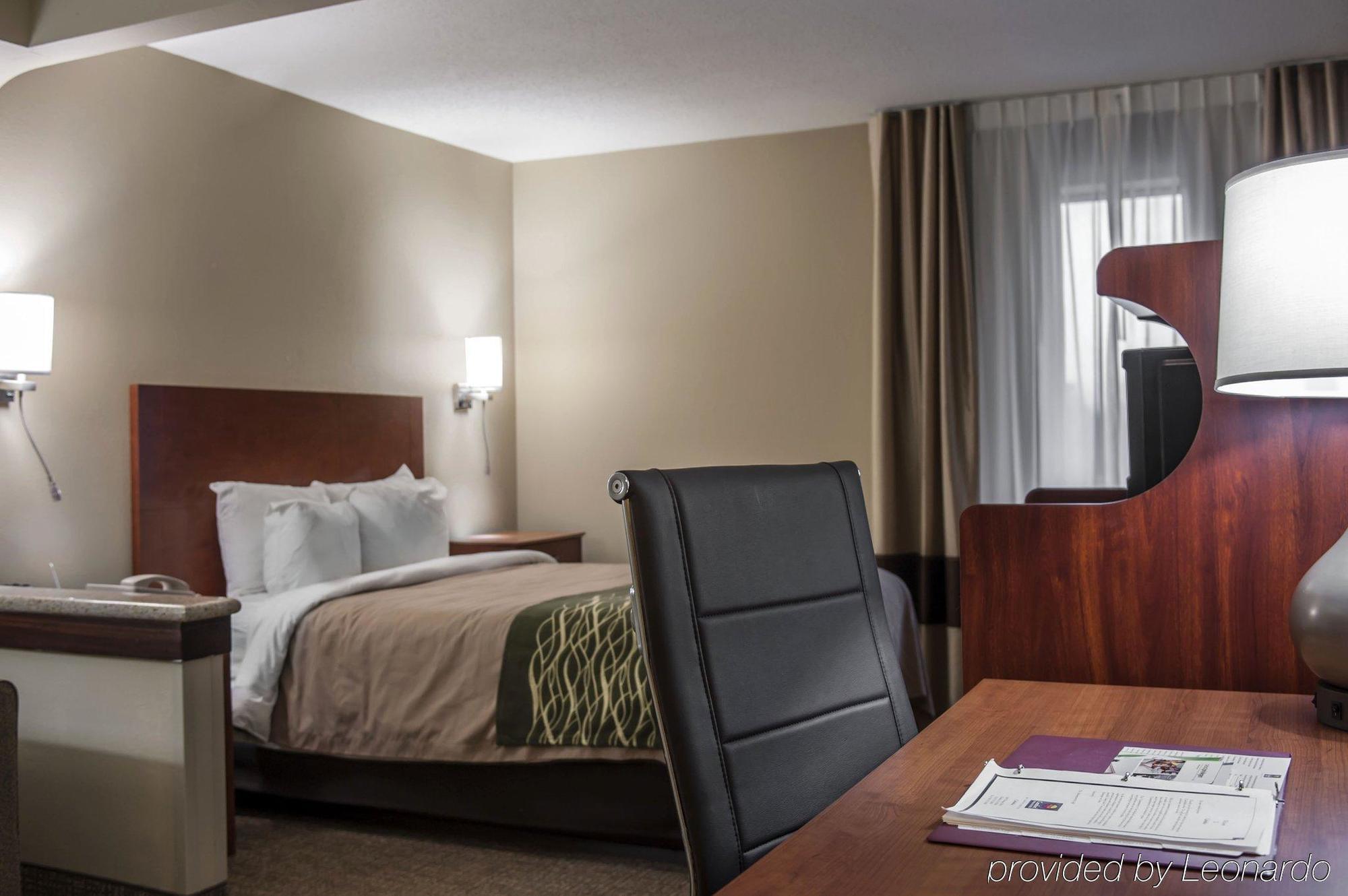 Quality Inn & Suites Near St Louis And I-255 Cahokia Exterior foto